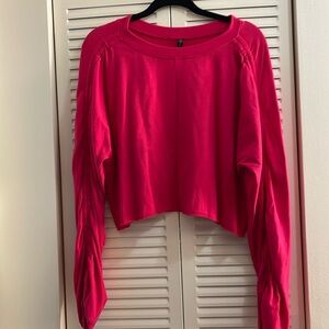 Savvi Cropped Sweatshirt with ruched sleeves